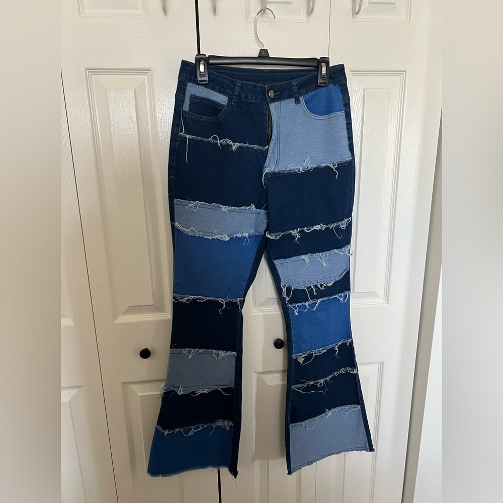 FLARED JEANS